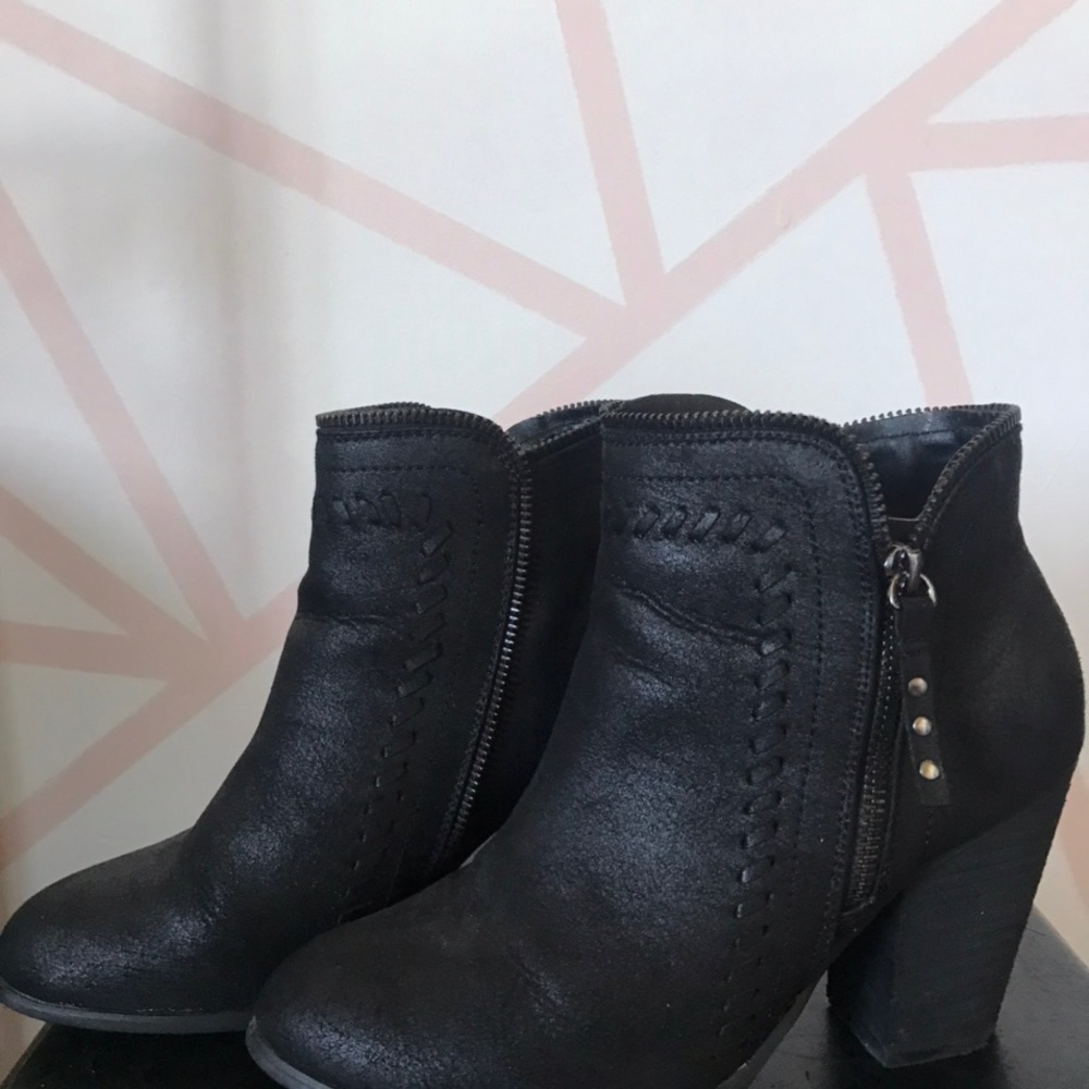 Black heel boots size 8 daisy fuentes like new